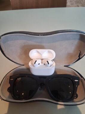 Ray-Ban Black Wayfarer Sunglasses with Iphone earpods  ProWhite Wireless Earbuds